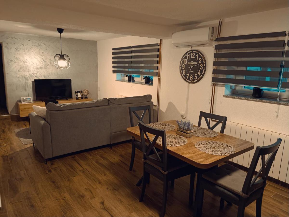 Kod Dida Apartment กอสปิช ภายนอก รูปภาพ