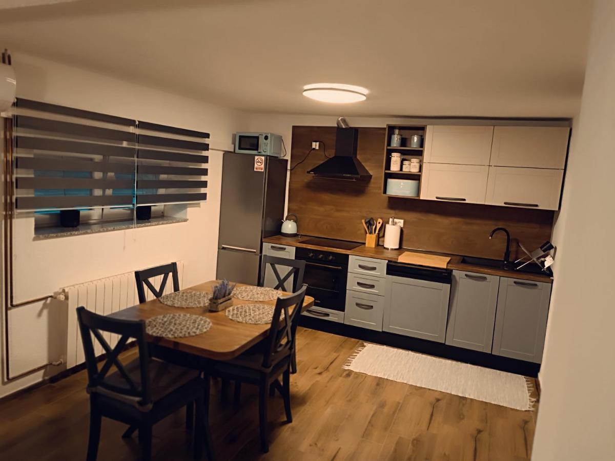Kod Dida Apartment กอสปิช ภายนอก รูปภาพ